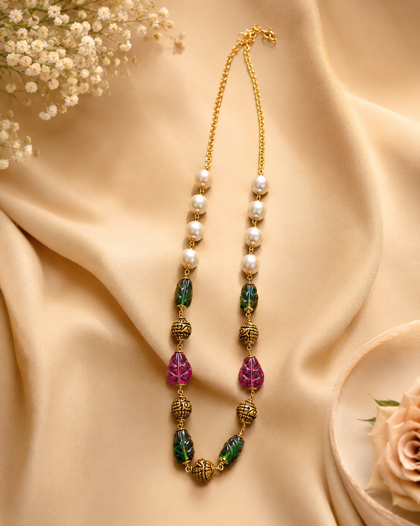 Semiprecious carved stone with pearl combanation jonit necklace