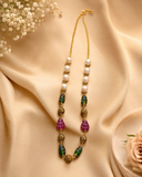 Semiprecious carved stone with pearl combanation jonit necklace